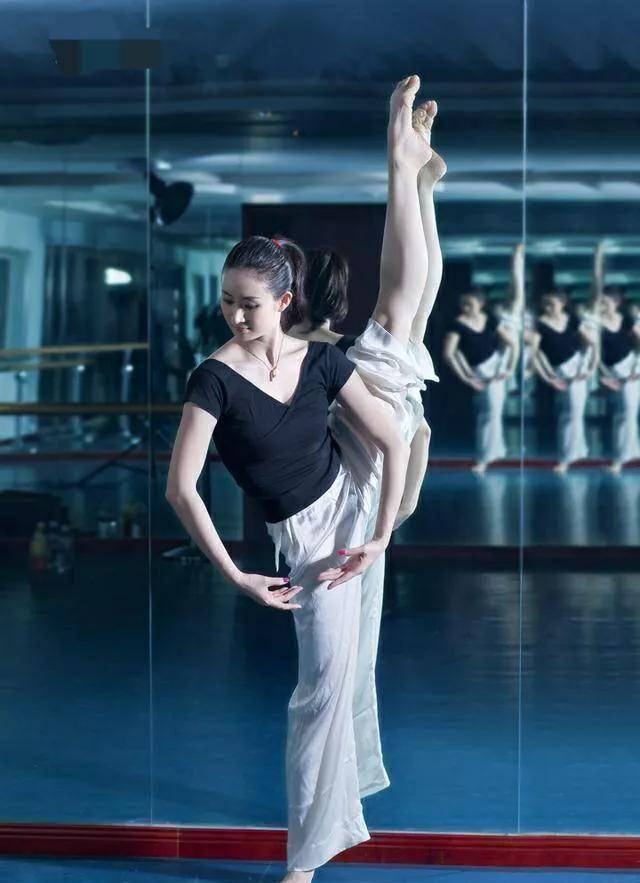 最喜乡爱第一部的王小蒙,美如油画,凭实力开了好头_王亚彬_毕畅_舞蹈