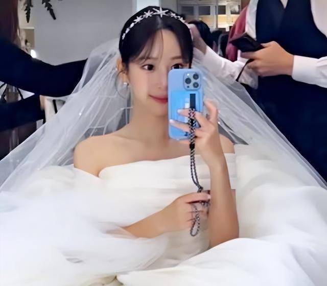 《女神降临》真人版朱静婚纱照公开!
