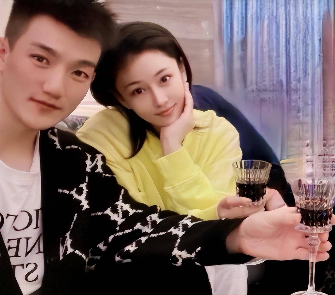 "叫张馨予结婚,军人老公变化不大,她却像变了个人_何捷_吴卓羲_工作