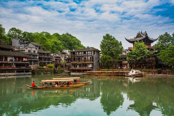 凤凰古城被授予国家历史文化名城称号,是中国历史文化名城_吉首市_怀