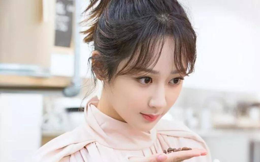 蒋依依_角色_观众