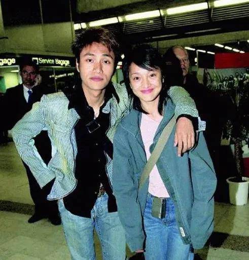 陈坤晒照为周迅庆生,连续12年,两人神仙友情如何形成,备受关注_关系