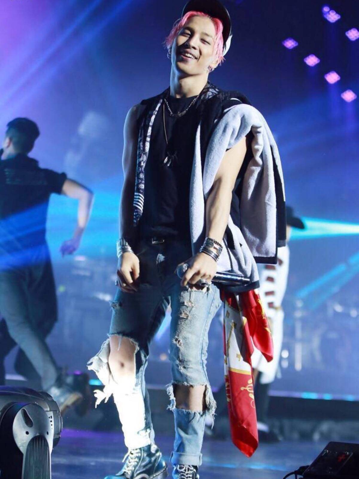 太阳(taeyang)已经荣升准爸爸,而队长权志龙虽然也有恋爱情况,但目前