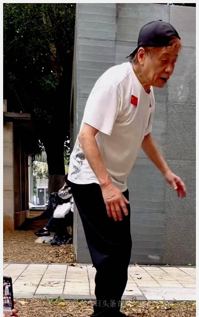 后来,梁小龙还学习了北派腿法和空手道,武术实力得到极大提升.