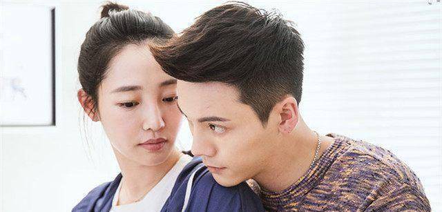 自从被曝出与张爱朋同游泰国之后,白百何整个人之前树立的好形象完全