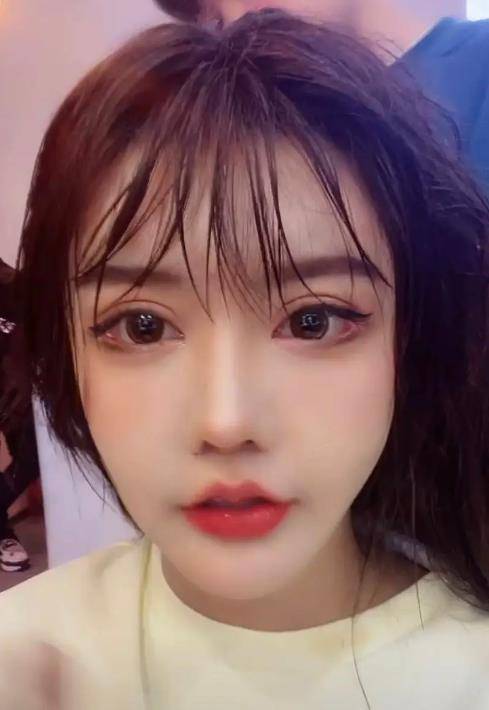 韩安冉成功整成高级脸,不开滤镜也敢怼脸拍,称已经是完美形态_手术