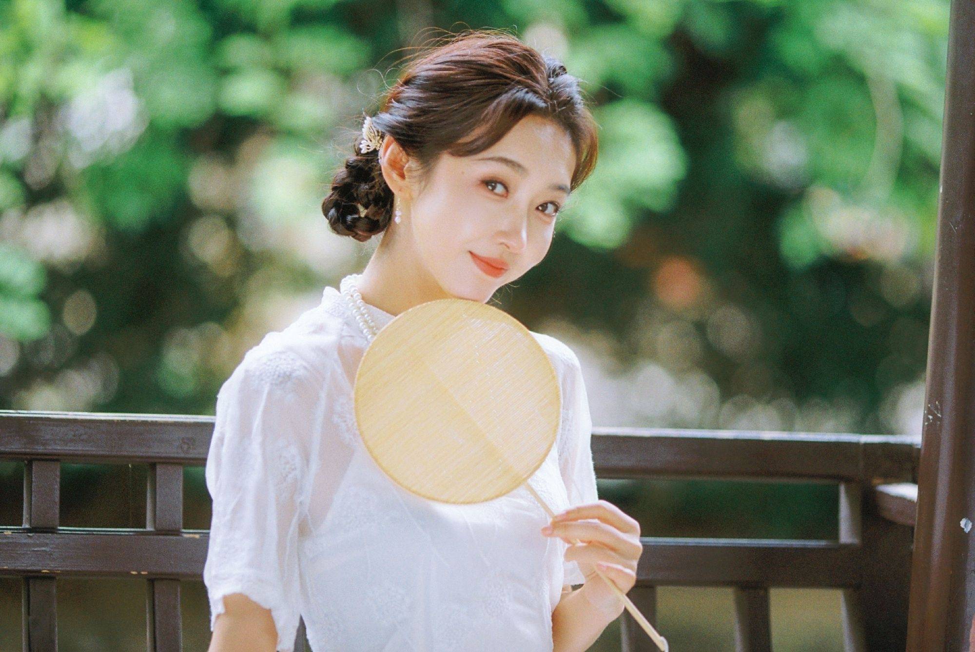 宣璐民国白色旗袍优雅性感写真_美人_一颦一笑_魅力