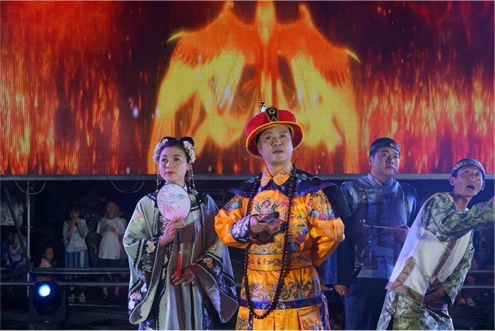 “国潮光影炫古镇，火凤万灯啤酒节”7月15日开场 (图12)