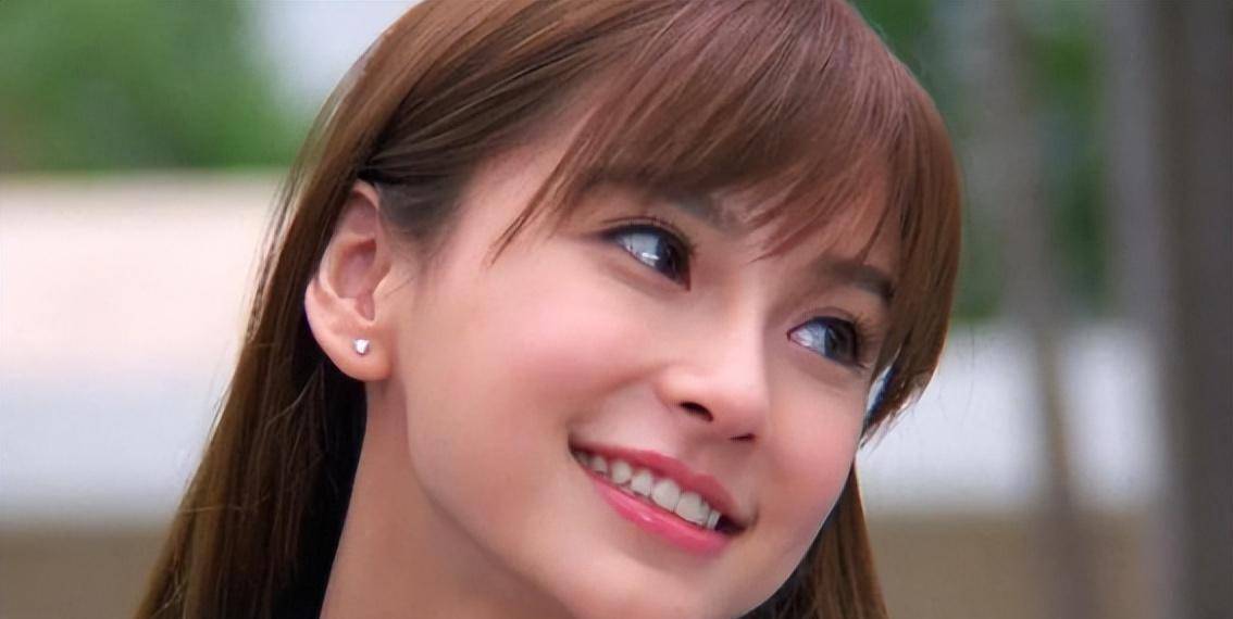 2010年,杨颖被曝出丑照,直言:记住整牙的时候一定不要拍照片_黄晓明