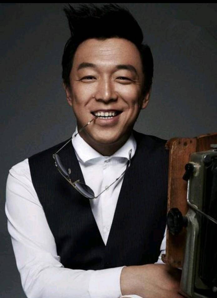 黄渤长相与马云差不多,情商高会说话,林志玲也拿他当偶像_曾志伟_妻子