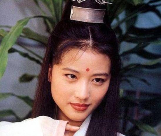 只可惜大家都把注意力放在了周海媚身上,因为她扮演的周芷若实在是太