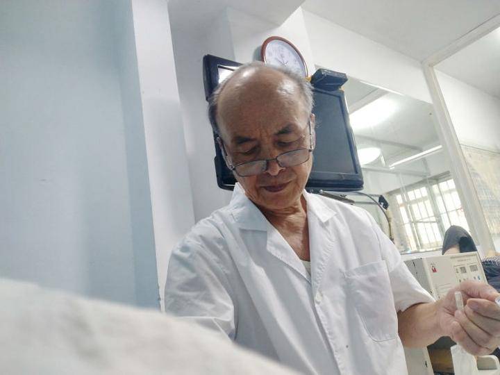 记八十岁的老医生杨文昌教授_工作_人生_欲望