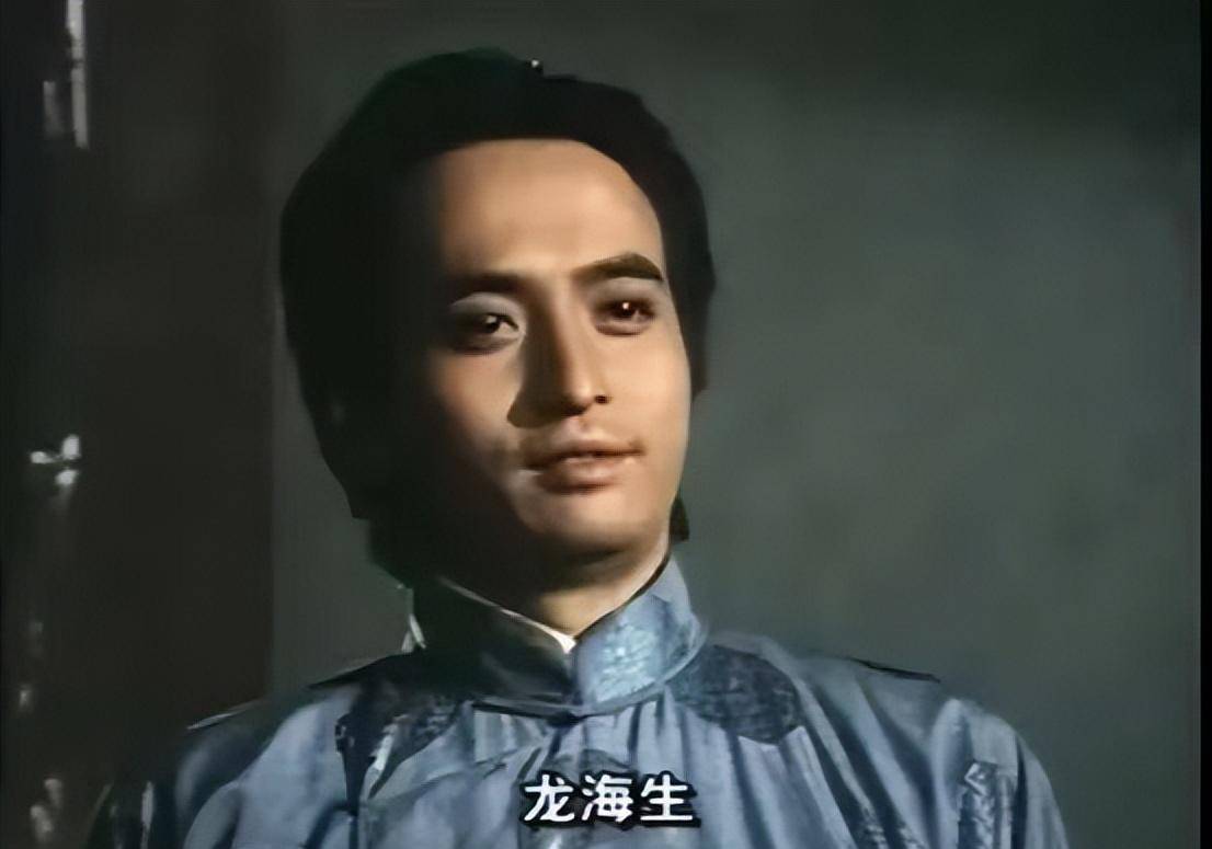 与谭英杰,杨家安际遇相似,1979年出道的黎汉持街拍的第一个角色就是尤