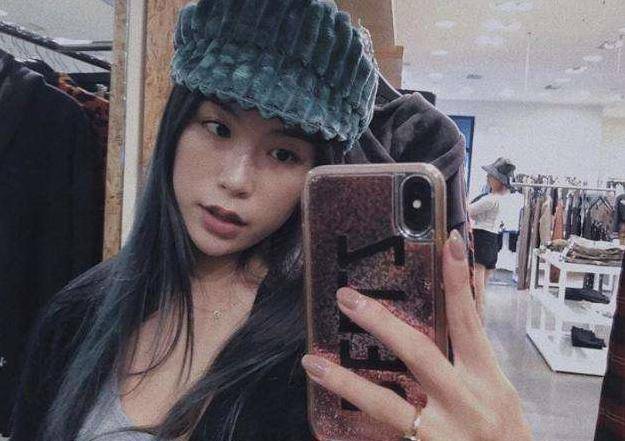 bella摘掉定情戒指晒背影照,放下高以翔重新开始:为了你我可以_画面