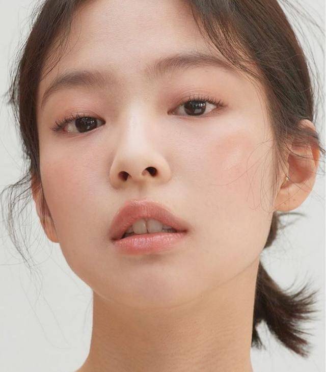 jennie蜜桃清新裸妆惊艳全网!