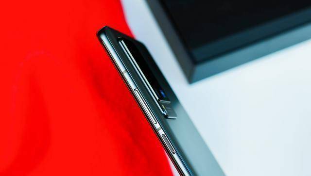 vivox60pro的前置摄像头采用了对称式的居中设计,其像素为3200w,这也