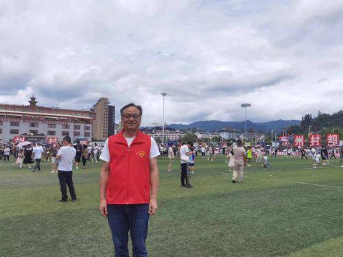 长沙红杏林学校学员陈忠裕,在村超展示中医技术服务大众_受伤_球员