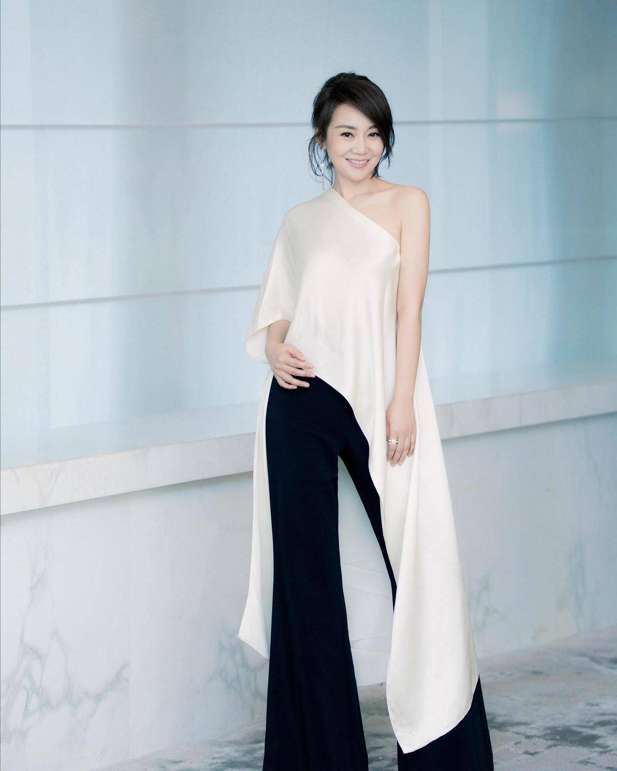 "时尚女人"闫妮:稀里糊涂成了影后,恍恍惚惚成为了万人迷_考试_名字