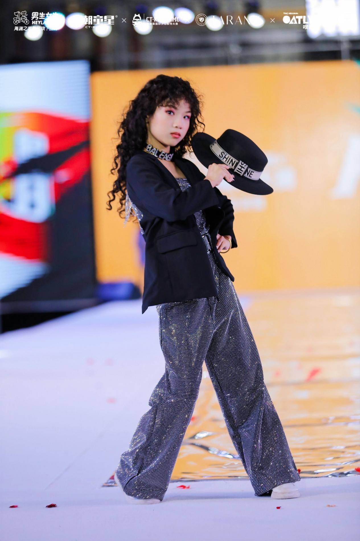 潮童星芜湖校区学员范梓欣荣获芜湖赛区·超模人气冠军_少儿_总决赛