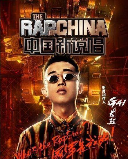 gai小8岁娇妻罕素颜露面,黑眼圈浓重显憔悴,高烧38度仍坚持带娃_王斯