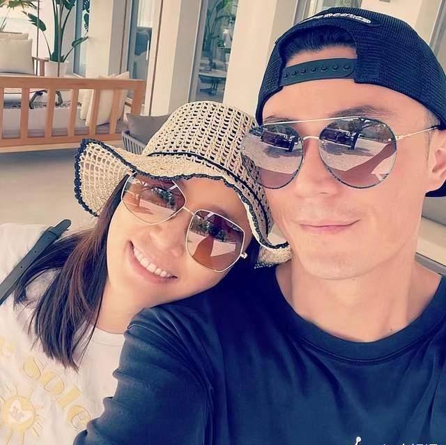 林心如霍建华晒合照秀恩爱,身穿时尚大秀身材,46岁状态超好_生活_夫妇