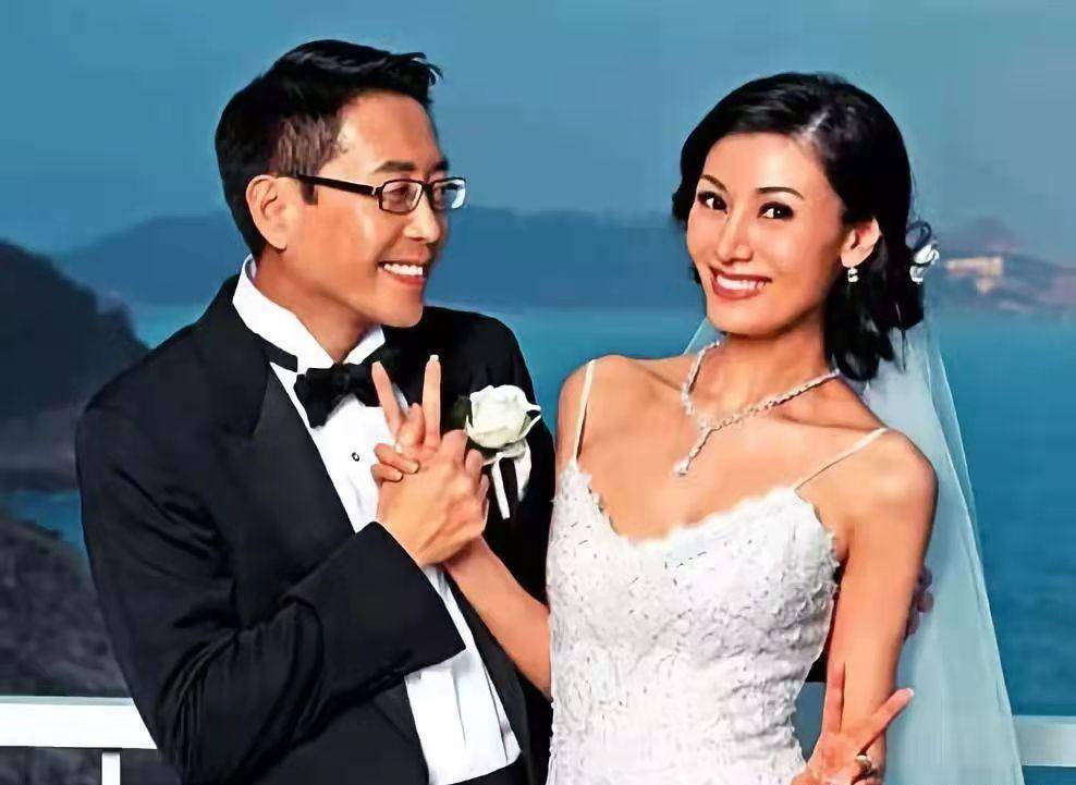 罗兆辉,庞维仁,詹兆安,陈平治都传过绯闻,而李嘉欣也没有和刘銮雄走到