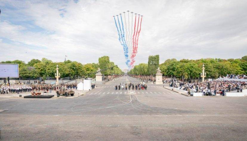 70岁布丽吉特真嫩,穿10厘米高跟鞋,抢乌克兰和韩国第一夫人风头