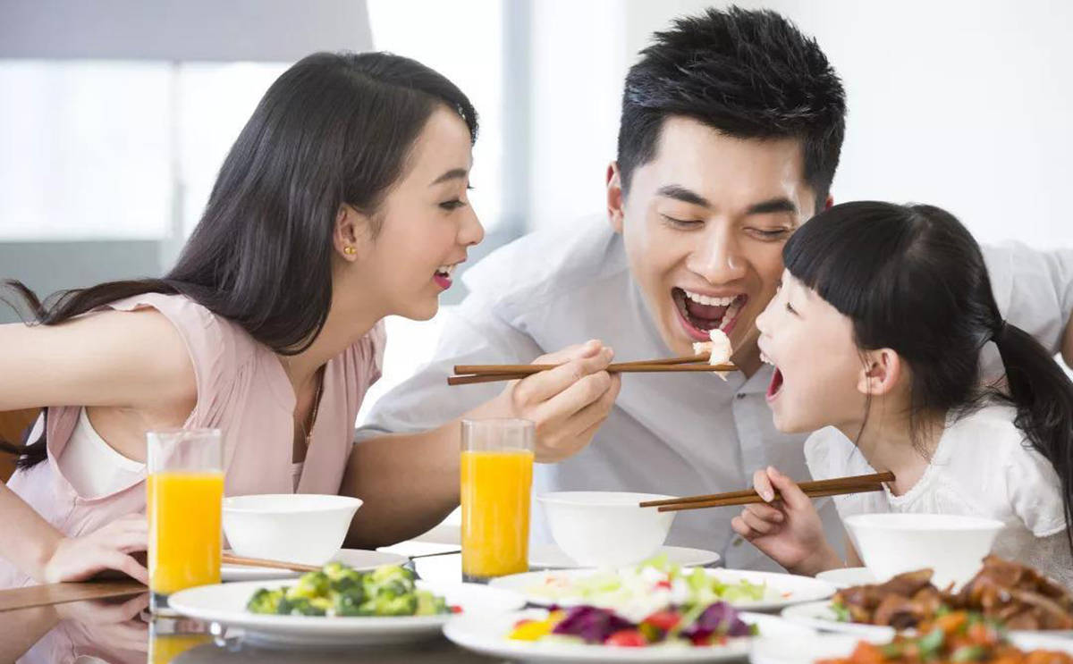 为什么你越努力节食反而越胖？这不是你的错！解密身体的“自保机制”——皮质醇与胰岛素如何引发压力型肥胖。了解【DEqueME饮食法】，从平衡激素开始，终结溜溜球式减肥，让身体自然放掉脂肪，实现轻松瘦身。