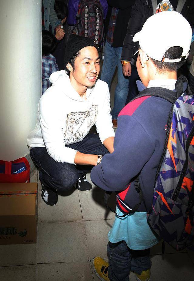 f4成员近况曝光言承旭维持好身材朱孝天却大走钟_吴建豪_合体_人气