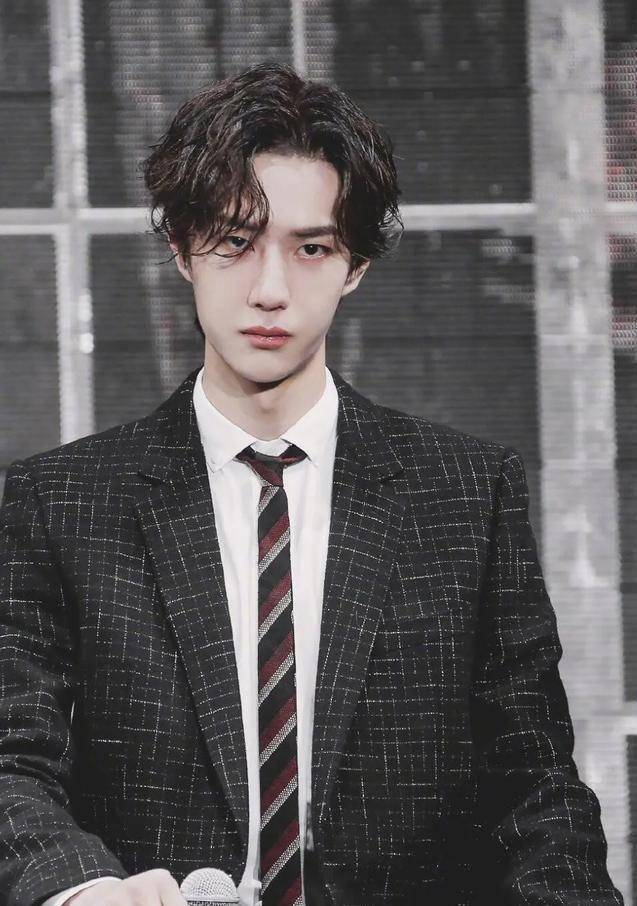 称王俊凯哥们,曲婉婷亲姐,谢明皓碰瓷竟是惯犯_肖战_王一博_网友