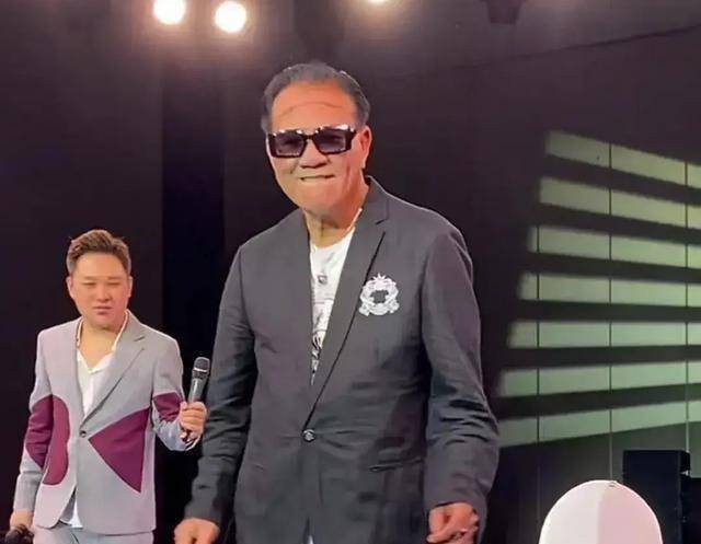 不得不说,万梓良的这个行为确实有点跌价_老葛_明星大佬_大哥