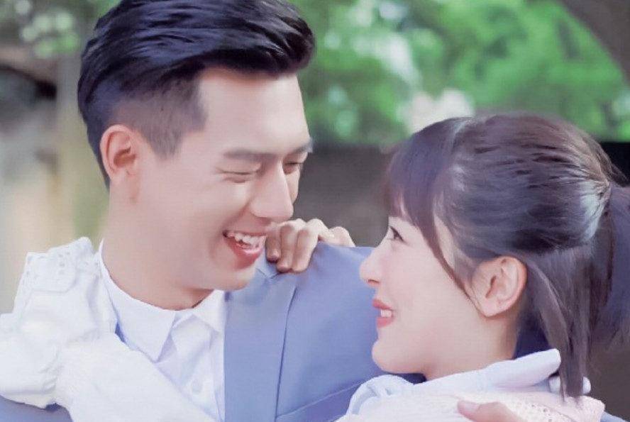 杨紫和井柏然出席发布会,两人互相欣赏,关系像亲人_穿着_搭档_黑色