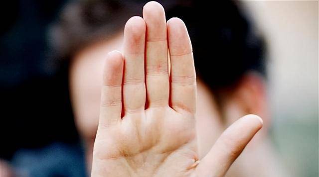 老祖宗:女人指头短,不缺吃和穿,指的哪根手指?