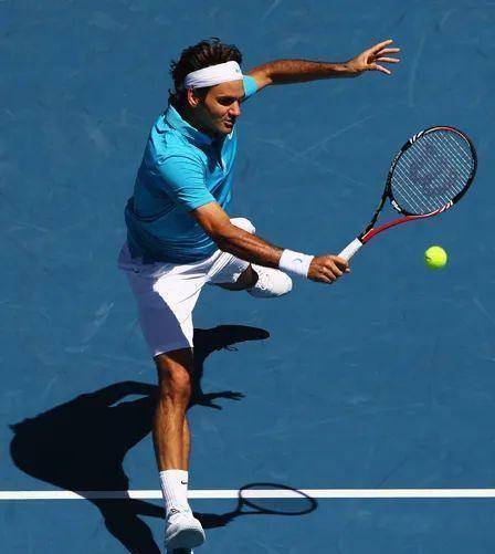 德约科维奇气势如虹,争分夺秒追击费纳,而费德勒至少在年龄上有劣势