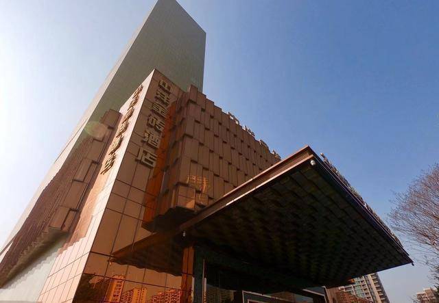 而如今的新地标金砖酒店,每年都会吸引大批游客前去打卡,作为海安最高