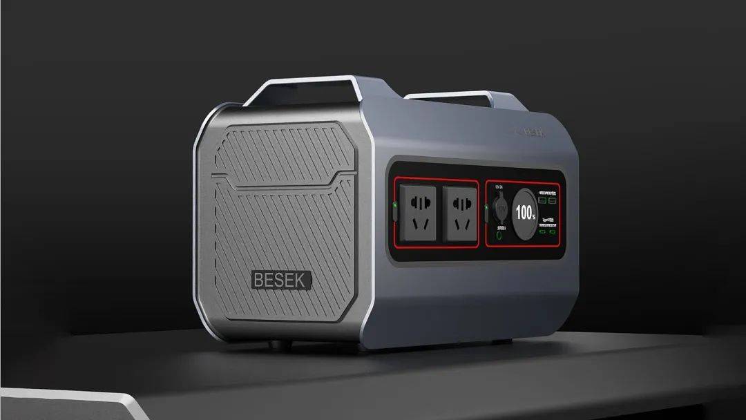 造型简洁大气,配色主色调为金属面板,坚固耐用,配合黑色塑料,保证散热