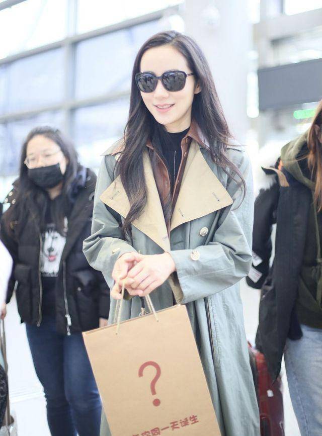 36岁韩雪穿风衣亮相,气质优雅女神范儿,出道多年从未有绯闻_原则_长沙