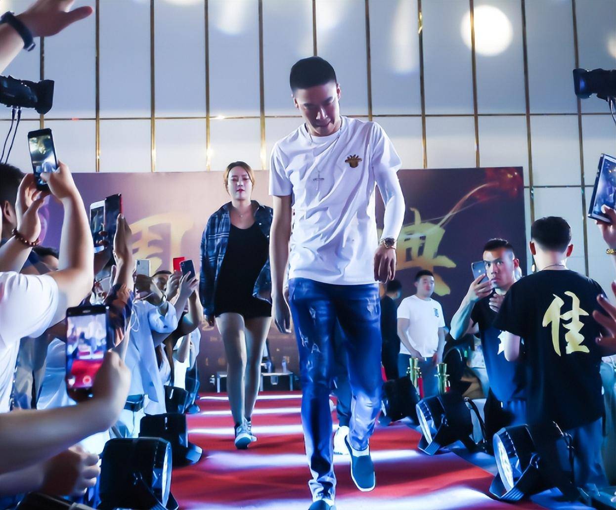 刘一手的媳妇要加入二驴公会,我们自然也就不难理解他和天道,为什么能