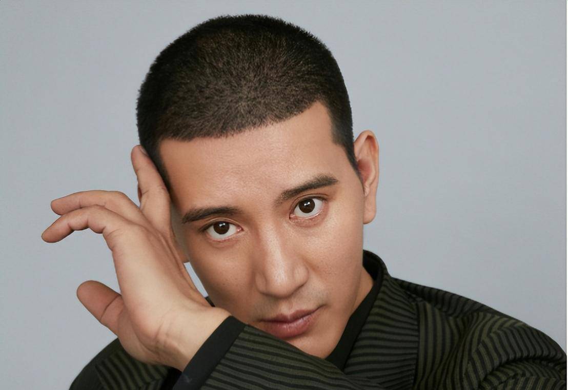 作为演员,应该以演技与作品出名,而不是像蒲巴甲一样绯闻缠身.