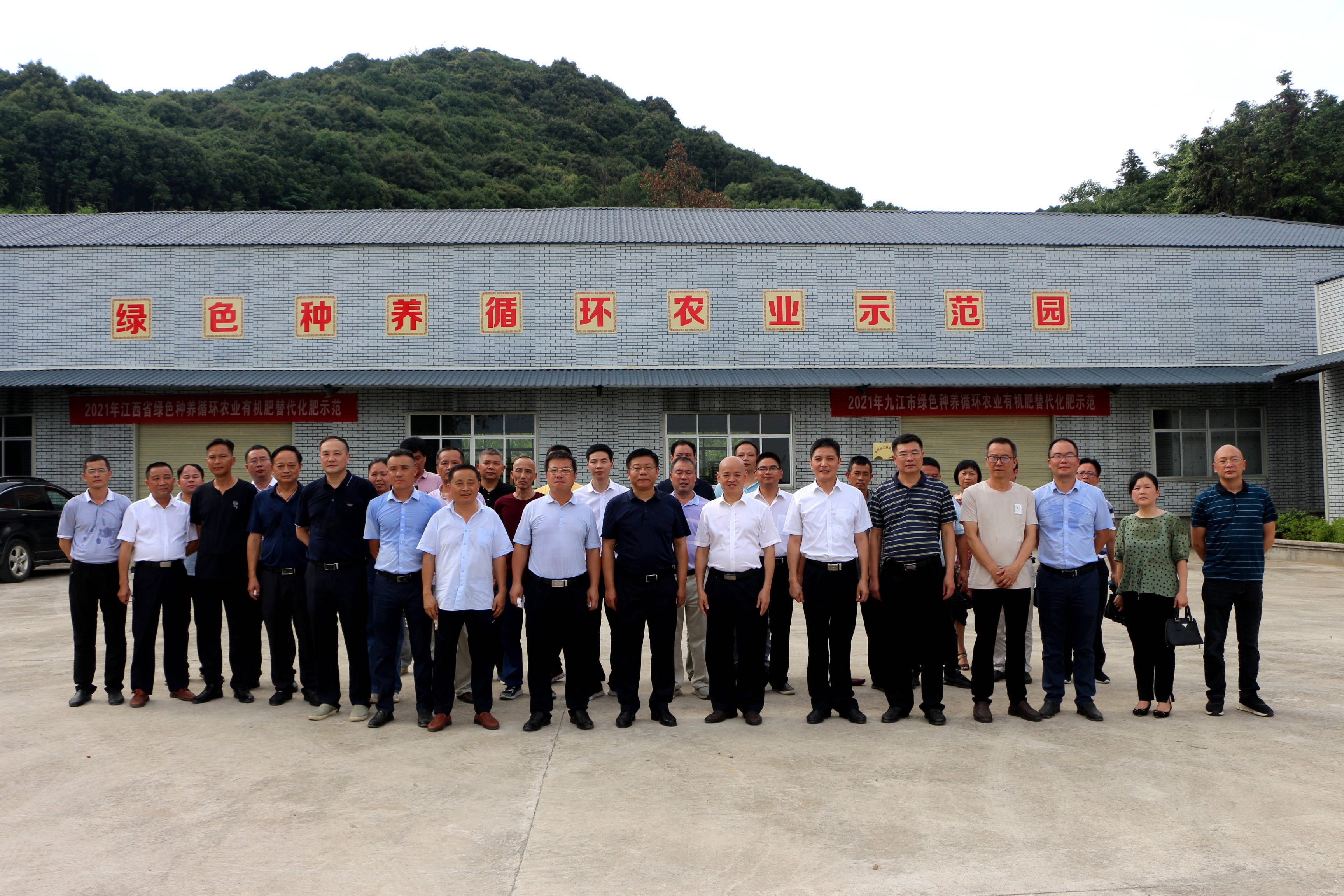 "2016年,在当地供销合作社推动下,刘建运用自身优势成立九江稻虾(蟹)