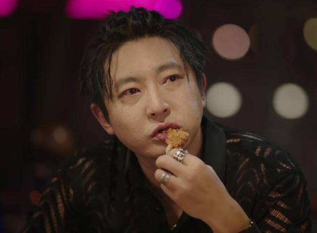 《我是余欢水》只有12集,看完前4集欲罢不能,魔幻遭遇一气呵成_郭京飞