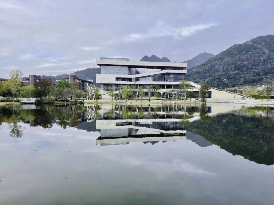 温州肯恩大学环境好不好?学校条件如何?好,还有一流酒店式公寓