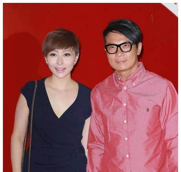 钱嘉乐汤盈盈甜蜜结合,女儿长相接地气,一家四口美满又幸福_孩子_小