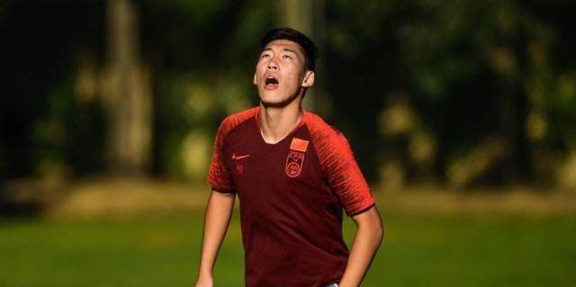 中国国家队这一次最大的问题就是中后卫的位置,在亚洲杯期间国足的中