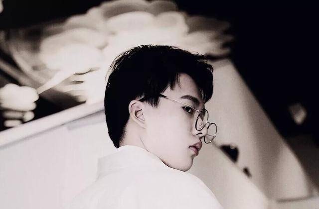 郭麒麟出身不凡,依旧不骄不躁,网友:于谦带出来的就是不一般_郭德纲