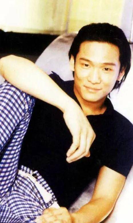 更是有最强亲友团送来祝福,分别是张学友和梁朝伟,他们都夸奖杜德伟