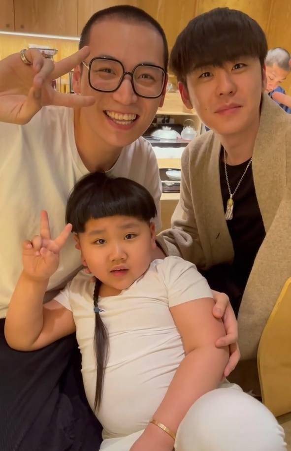 郭德纲舍得为小儿子花八万买金镯,却不见郭麒麟回家过元宵_郭汾_网友