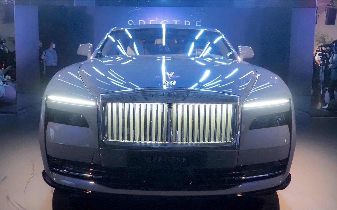 电动化顶流,海外实拍rolls-royce spectre_搜狐汽车_搜狐网