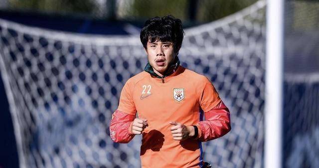 国足35岁老队长迎告别战,职业生涯很遗憾,与郑智差距明显_蒿俊闵_比赛