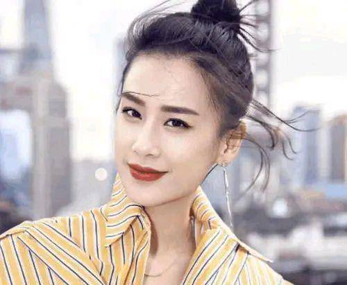 黄圣依被痛批不敬业,直播迟到还收十万坑位费,工作室发文澄清_商家